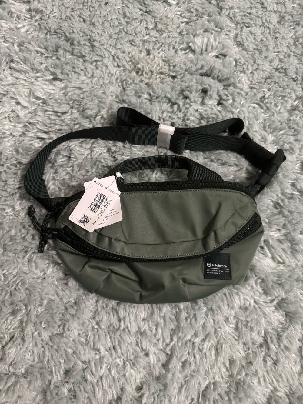 Lululemon NWT Green All Day Essentials Belt Bag